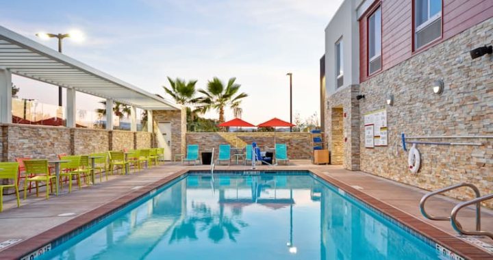 Home2 Suite Livermore pool